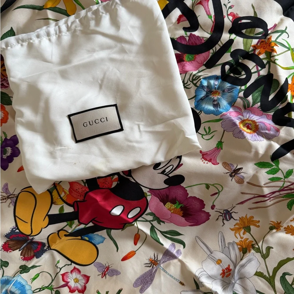 Gucci X Disney Black Flora Silk Scarf - Picture 8 of 11
